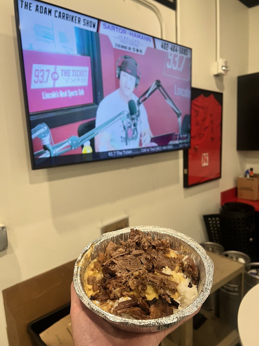 Sunshine, Radio and <a href="/Yo_Muchacho/">Muchachos</a> —can’t ask for a better combo‼️☀️