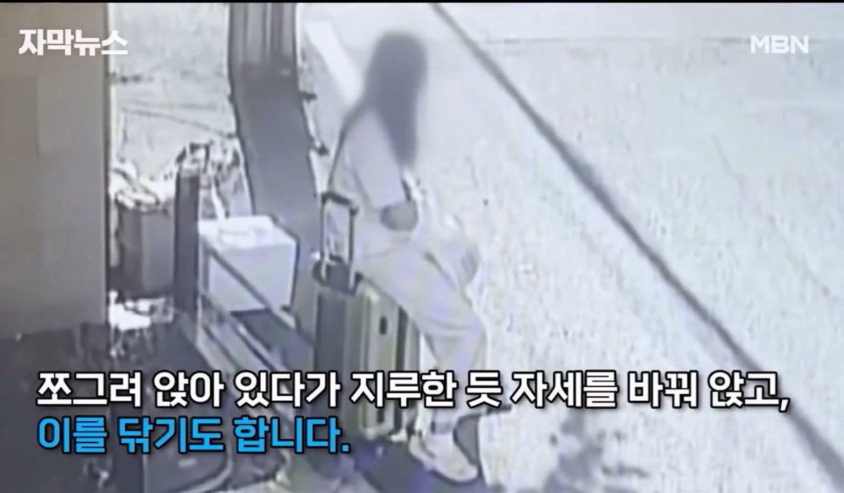 (ขอลบคลิปนะคะ เห็นบ้านน้อง) 
คลิปจาก cctv  ซาแซงจองกุกคือสุดมาก ในข่าวบอกวันออกจากกรมจองกุกไม่เข้าบ้านเลย
- ซาแซงเป็นคนจีน อายุช่วงประมาณ 30 
- ลากกระเป๋าเดินทางมาหน้าบ้านจองกุกตั้งแต่บ่ายแล้ว (ตอนรอมียืนแปรงฟันอยู่หน้าบ้านด้วย 🤢)
- ตำรวจได้รับแจ้ง มาไล่ไปแล้วรอบนึง
-