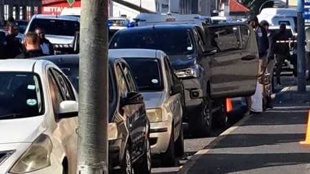 Update - André Naudé shooting: Police still on scene dlvr.it/TLKC3Y