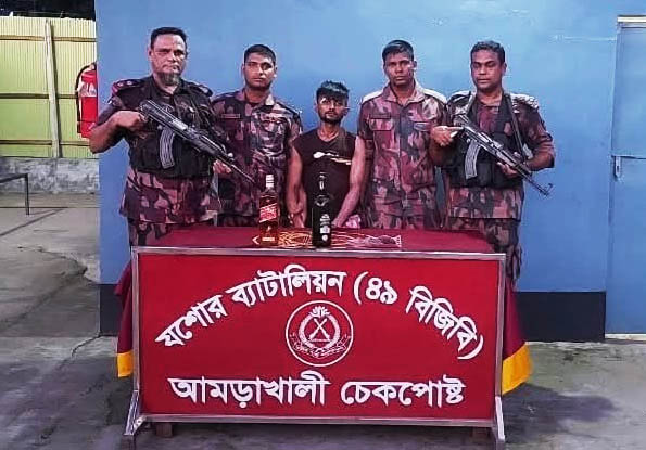 যশোরের শীর্ষ সন্ত্রাসী ‘পিচ্চি রাজা’ বেনাপোল সীমান্তে গ্রেফতার