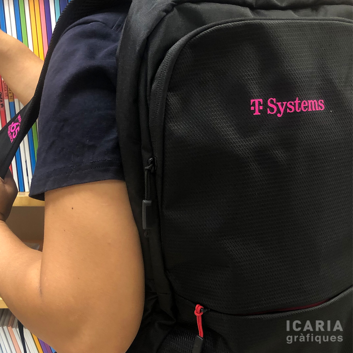 Hi ha camins que comencen quan portes tot a l’esquena 🎒✨

A Icària Gráficas imprimim les teves idees en motxilles que t’acompanyaran a cada pas.

Tu poses el camí, nosaltres la qualitat 🧡