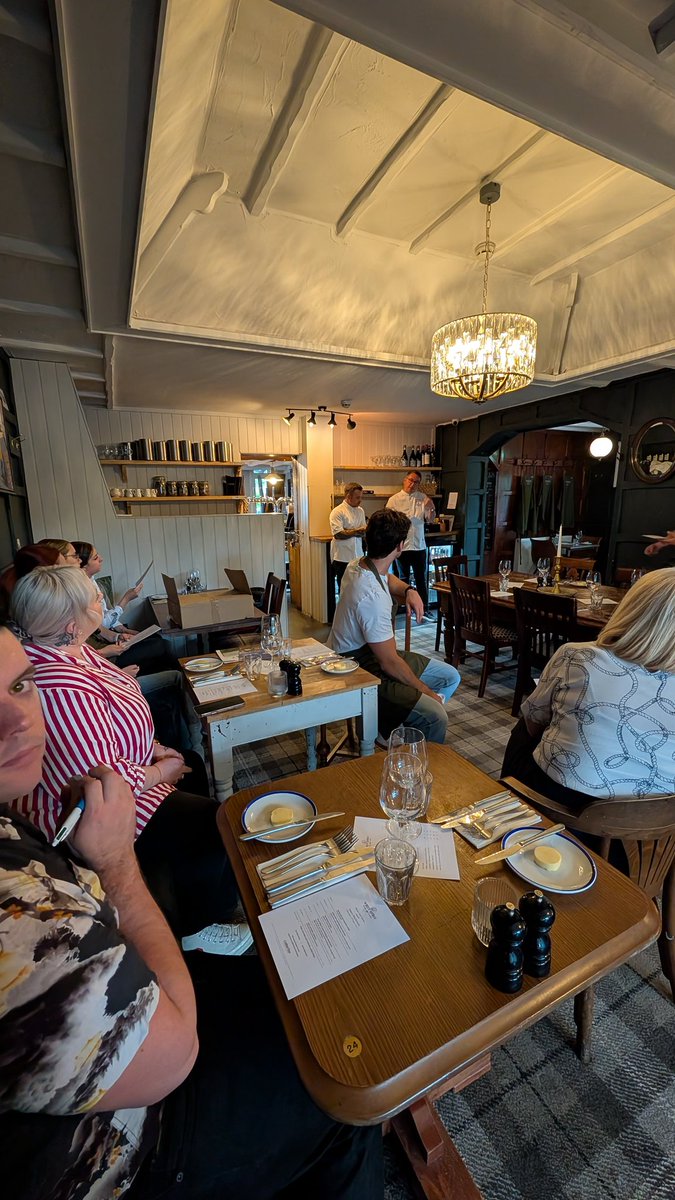 We've got Chef James Mackenzie from the Pipe and Glass with us tonight for a Guest Chef Night!