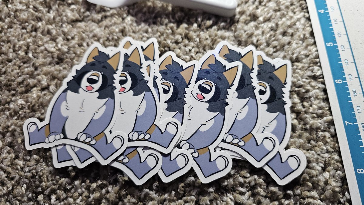 FadedFox's tweet image. I would like to announce that commissions are still open for AC. I offer shipping or AnthroCon delivery for free
message on telegram FadedAir for commission info
60 1.9 Inch $18
50 2.4-inch $25
45 3.2 Inch $32
Matte
Glossy
Holographic +$5
Shipping separate
Custom Orders welcome