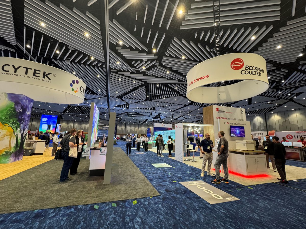 BiotechUNL's tweet image. Dirk, director of our Flow Cytometry & Single Cell Core, was invited by @10xGenomics to speak at #CYTO2025 last week! 🌍 He shared how he bridges cytometry & genomics. 🔬💡
We’re already eyeing #CYTO2026—join us in Florida!
#CoreFacilities #SingleCell #FlowCytometry