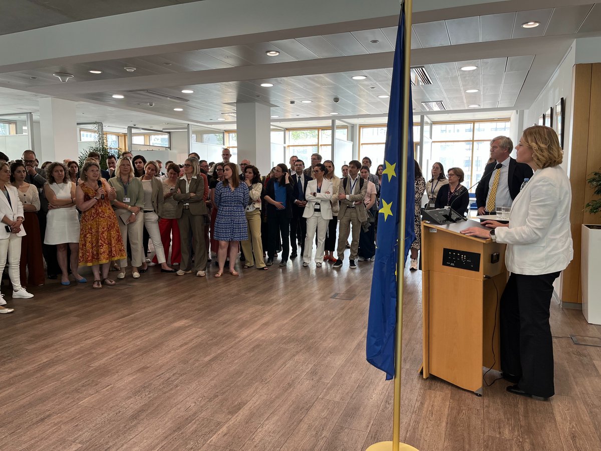 EU zu Lëtzebuerg (@ue_luxembourg) on Twitter photo ➡️DG CNECT, Mercier building
<a href="/EU_Commission/">European Commission</a> Vice-President <a href="/HennaVirkkunen/">Henna Virkkunen</a> took the opportunity to meet with the staff at DG CNECT to thank them for their work and dedication, and to discuss Europe's digital future.🤝 ➡️DG CNECT, Mercier building
<a href="/EU_Commission/">European Commission</a> Vice-President <a href="/HennaVirkkunen/">Henna Virkkunen</a> took the opportunity to meet with the staff at DG CNECT to thank them for their work and dedication, and to discuss Europe's digital future.🤝