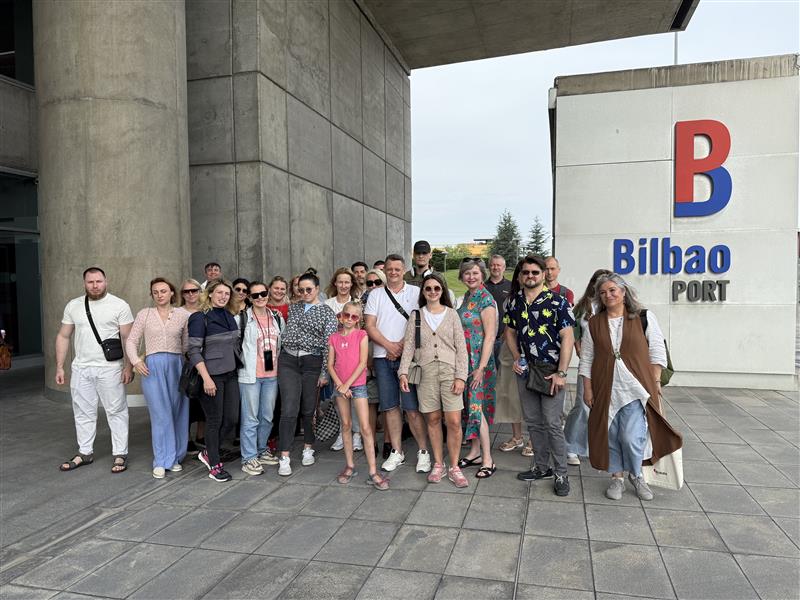 🤝Abrimos nuestro puerto a un grupo de personas refugiadas y migrantes que se encuentran en búsqueda activa de empleo y oportunidades, acompañadas por <a href="/Ukrania_SOS/">UkraniaSOS - EUSKRANIA</a>🔎💼
 
En su visita han podido conocer como es el día a día de nuestro puerto⚓
 
😊¡Ha sido un placer recibiros!