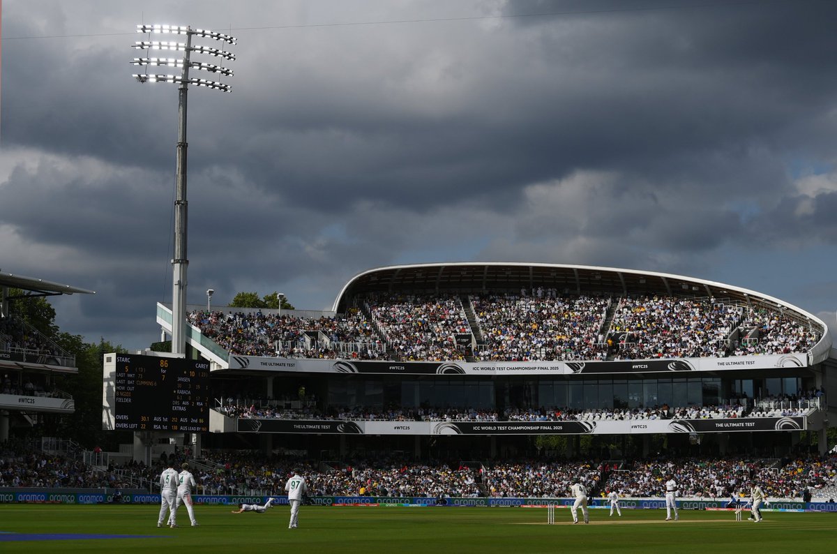 CricCrazyJohns's tweet photo. TEST CRICKET AT ITS VERY BEST 🥺❤️ https://t.co/Y2FLE4uVJU