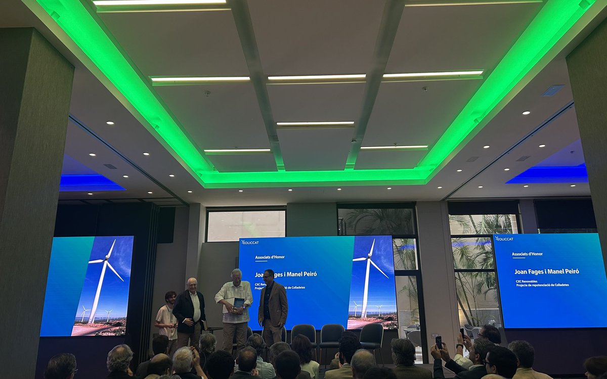<a href="/vicwind/">Víctor Cusí</a> 🌀 Avui, a la Festa del Vent, hem nomenat Joan Fages i Manel Peiró com a Associats d’Honor d’#Eoliccat.
Pioners de l’energia eòlica a Catalunya, el seu compromís, visió i arrelament al territori són un exemple per tot el sector.

Gràcies per obrir camí. 🌬️💚