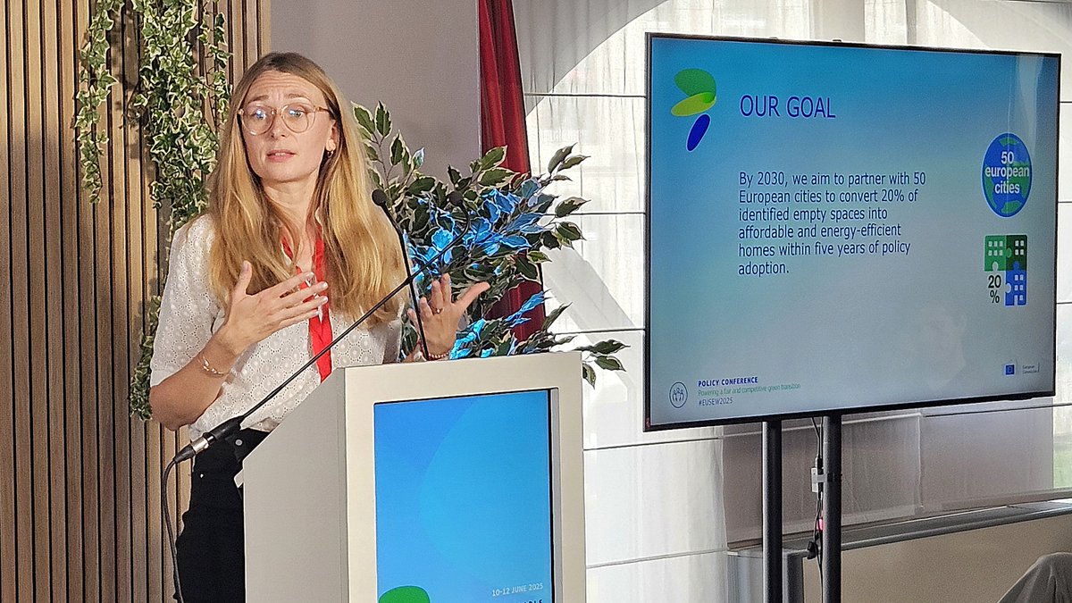 ComActivateEU's tweet image. They say to save the best for last, and #EUSEW2025 did just that!
In the final session, 2⃣ @ComActivateEU voices joined a panel on how #EnergySufficiency helps communities thrive + supports EU climate goals
📸 See who joined + what policies the audience said should come first👇