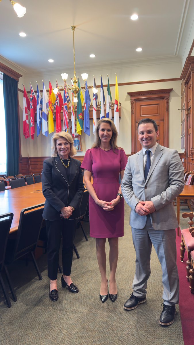 SJB_CAQ's tweet image. Première mission productive à Toronto pour discuter de notre avenir économique, de notre autonomie au sein de la fédération, de l'accompagnement des victimes et du changement d’heure. Merci aux ministres @Sflecce , @stcrawford2 , @douglasdowney et @C_Mulroney pour l'accueil !