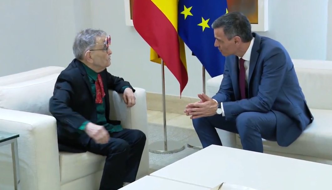 —¿No le gustaría ser secretario de organización del PSOE?
—Chi.