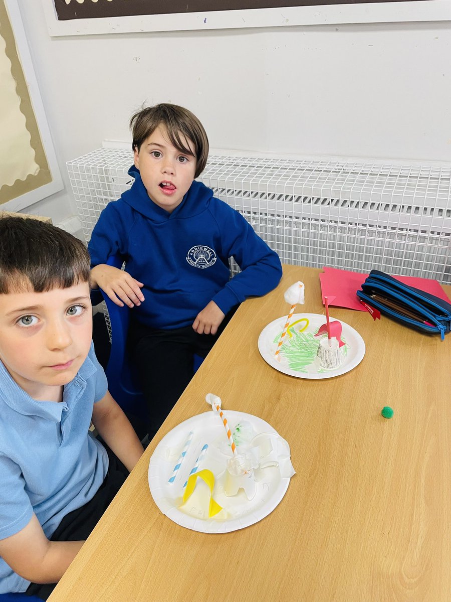 AddiewellPS's tweet image. P3/2 enjoyed a session led by some of our Young STEM Leaders today! To link in with their topic on Gaming, our learners had to create a maze. Lots of creativity &amp;amp; STEM skills on display! @YoungSTEMLeader