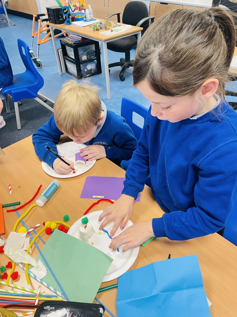 AddiewellPS's tweet image. P3/2 enjoyed a session led by some of our Young STEM Leaders today! To link in with their topic on Gaming, our learners had to create a maze. Lots of creativity &amp;amp; STEM skills on display! @YoungSTEMLeader