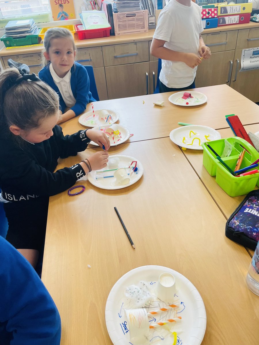 AddiewellPS's tweet image. P3/2 enjoyed a session led by some of our Young STEM Leaders today! To link in with their topic on Gaming, our learners had to create a maze. Lots of creativity &amp;amp; STEM skills on display! @YoungSTEMLeader