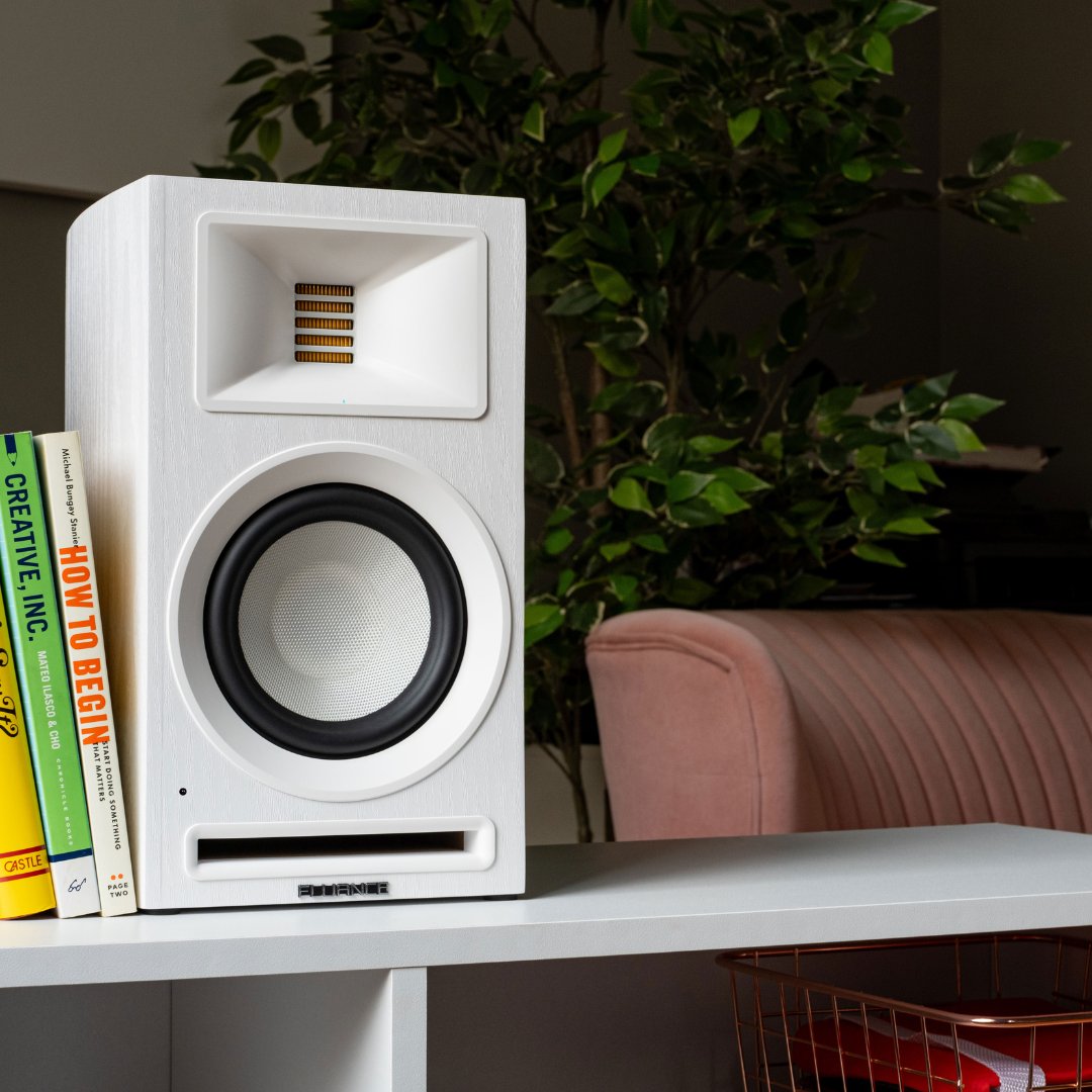 Fluance's tweet photo. Clean lines. Warm tones. Rich, room-filling sound.
The Ri71s don’t just sound incredible—they look right at home.
Tell us: Are you team modern minimalist or cozy vintage corner?
#MyFluance #Ri71 #HomeVibesOnly #SoundWithStyle https://t.co/cSPJDnfa6X