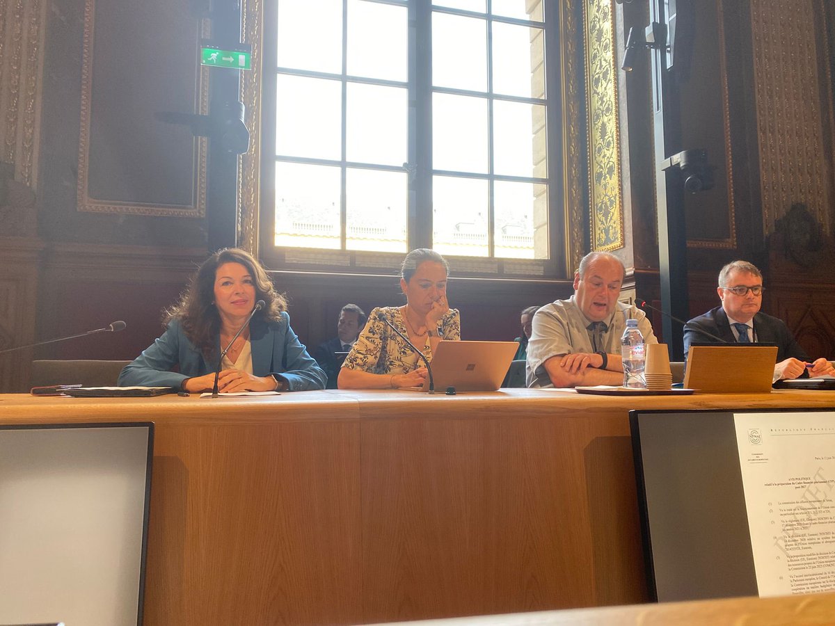 Florence Blatrix (@florenceblatrix) on Twitter photo Ce matin, j’ai présenté avec ma collègue <a href="/LavardeC/">Christine Lavarde</a> en #ComEuroSenat un avis politique sur le future cadre financier pluriannuel de l’UE :
➡️ Nécessité de nouvelles ressources propres
➡️ Risques de la future architecture qui conduirait à renationaliser le budget européen 1/2 Ce matin, j’ai présenté avec ma collègue <a href="/LavardeC/">Christine Lavarde</a> en #ComEuroSenat un avis politique sur le future cadre financier pluriannuel de l’UE :
➡️ Nécessité de nouvelles ressources propres
➡️ Risques de la future architecture qui conduirait à renationaliser le budget européen 1/2