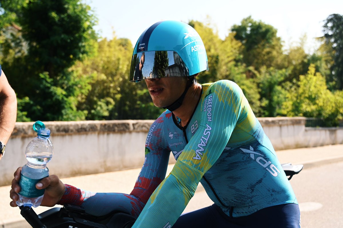 Qué triste😰 El XDS Astana confirma una fractura del cuarto metacarpo de la mano derecha de Harold Tejada tras su caída en la etapa 5 del #criteriumdudauphine 
Esperamos pronto el pronóstico de recuperación 🙏