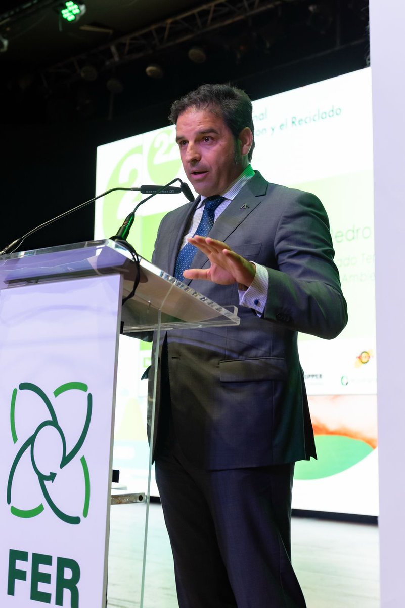 ♻️ La jornada del #CongresoFER cerró con Pedro Yórquez, delegado de Sostenibilidad de Huelva.

💬 “Sois un sector económico muy importante. Vuestra actividad es clave para el medio ambiente y está alineada con las políticas de economía circular que impulsa Juanma Moreno.”