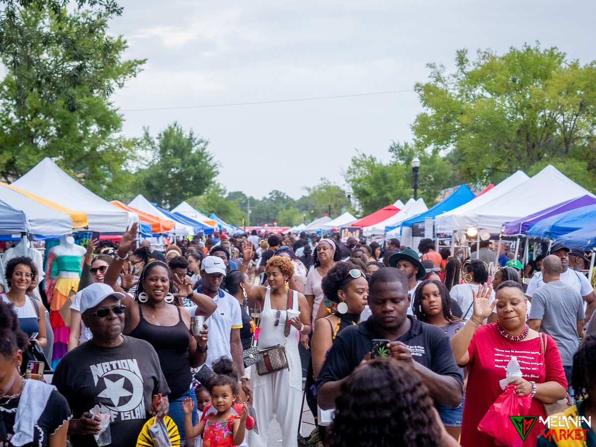 LiftJax's tweet image. 📆 THIS SATURDAY! Celebrate Juneteenth OutEast by supporting over 100 local Black-owned businesses, educators, and artists at the Melanin Market!
From 3 to 9 PM in the heart of OutEast on A Philip Randolph Blvd, the celebration will feature:
🛍️ Over 100 local Black-owned…