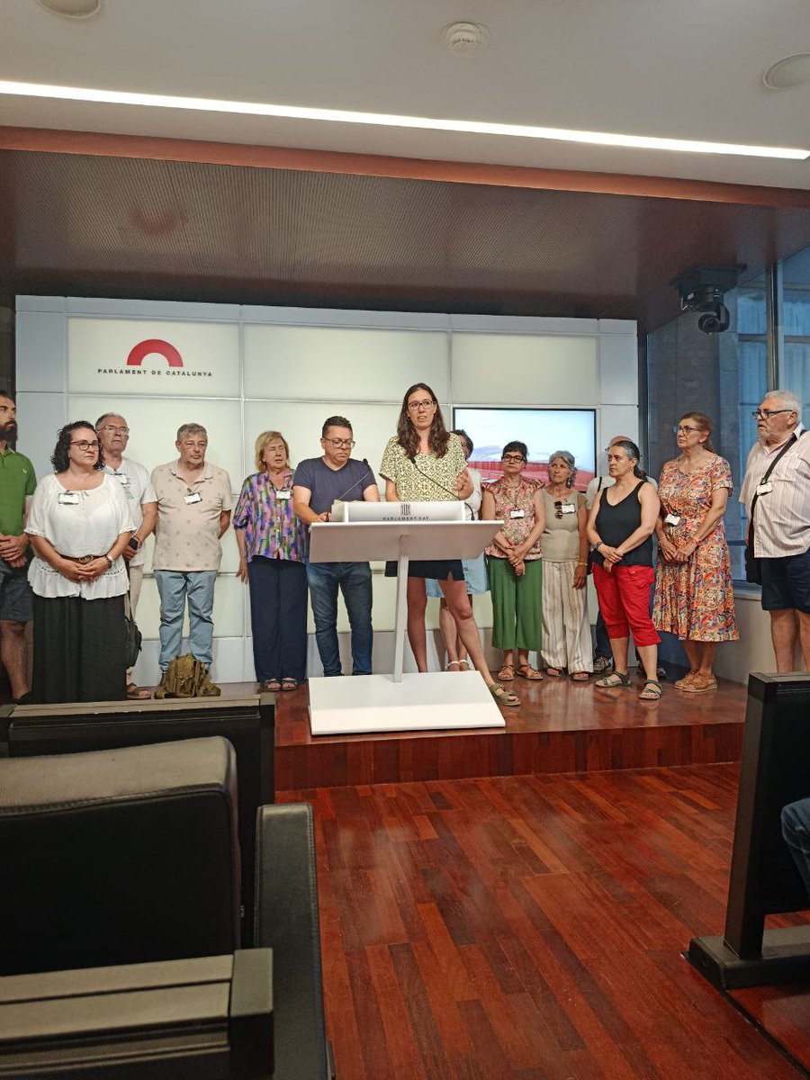SanitariesL's tweet photo. Avui més de 30 col·lectius hem fet roda de premsa presentant el manifest: "És hora d’acabar amb el mercantilisme a la sanitat: per una nova llei que permeti una sanitat 100% pública”.
Arrel d'un informe de la @cupnacional
es destapa que TOTS els concerts sanitaris estan caducats https://t.co/KhRjllsIa6