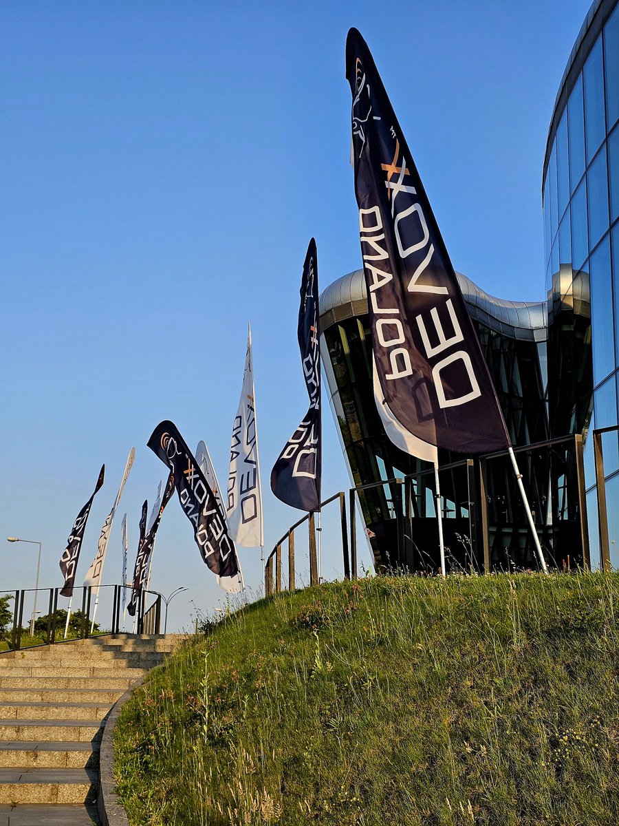 pwyczes's tweet image. Just walked past #DevoxxPL.
Funny — I’m not attending, but it’s literally on my daily walking route.