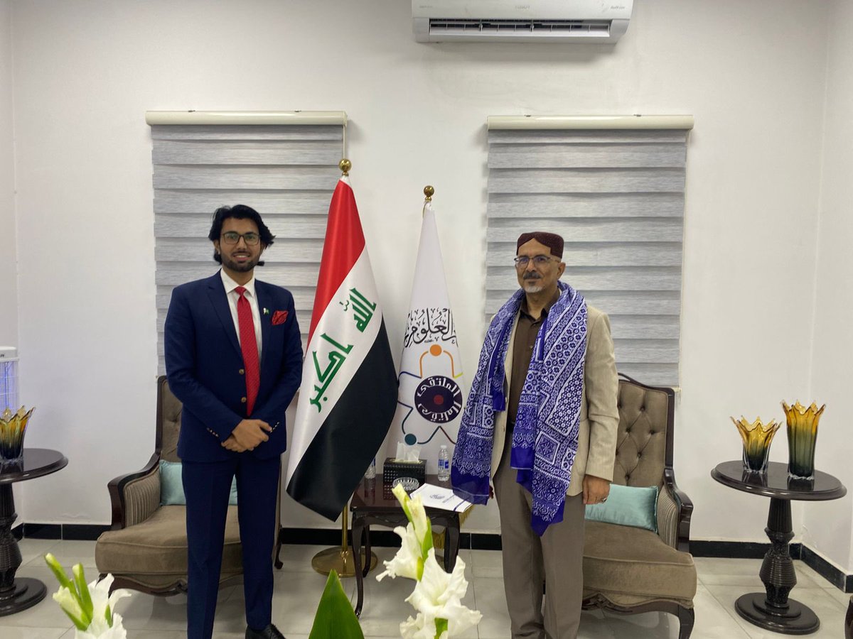 BahrAlolomForum's tweet image. استقبل المدير التنفيذي لملتقى بحر العلوم للحوار، @aligoraifi ، وفدًا من المعهد الإسلامي في باكستان. وجرى خلال اللقاء بحث سبل تعزيز التعاون بين المراكز الفكرية في العراق وباكستان، حيث رحّب الغريفي بالوفد الزائر ودعا إلى بناء شراكات مستقبلية مشتركة، مؤكدًا على عمق العلاقات…