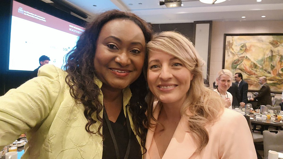 Fabiennecolas's tweet image. A pleasure reconnecting with Minister @melaniejoly after her impactful keynote @ Chambre de commerce de Montréal.
Her message outlining her priorities as Minister of Industry was reassuring for our economy & cultural sectors. Hosted by Isabelle Dessureault, CEO of the Chamber.