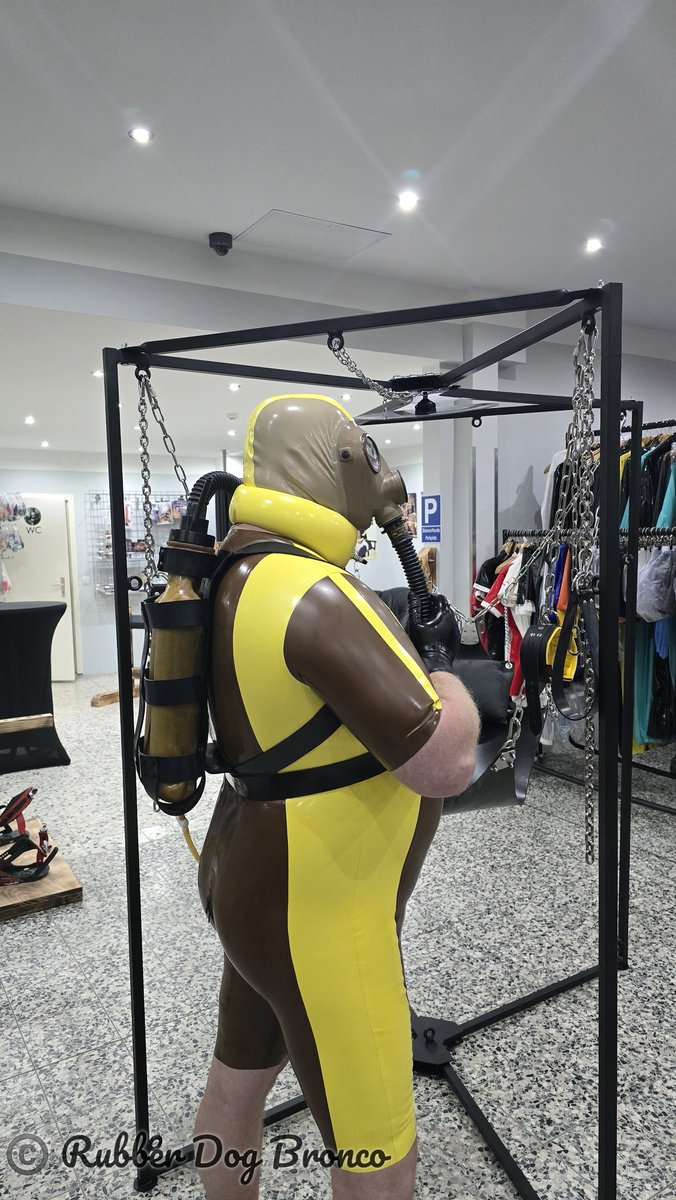 Sniffing and enema backpack in combination. You will soon find it in my assortment. The tests are complete. I tell you, they don't know what to focus on.