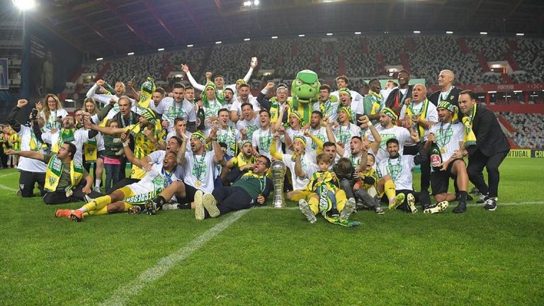 TondelaArg's tweet photo. Tondela 24/25 💛💚 https://t.co/JDojwgiLcF