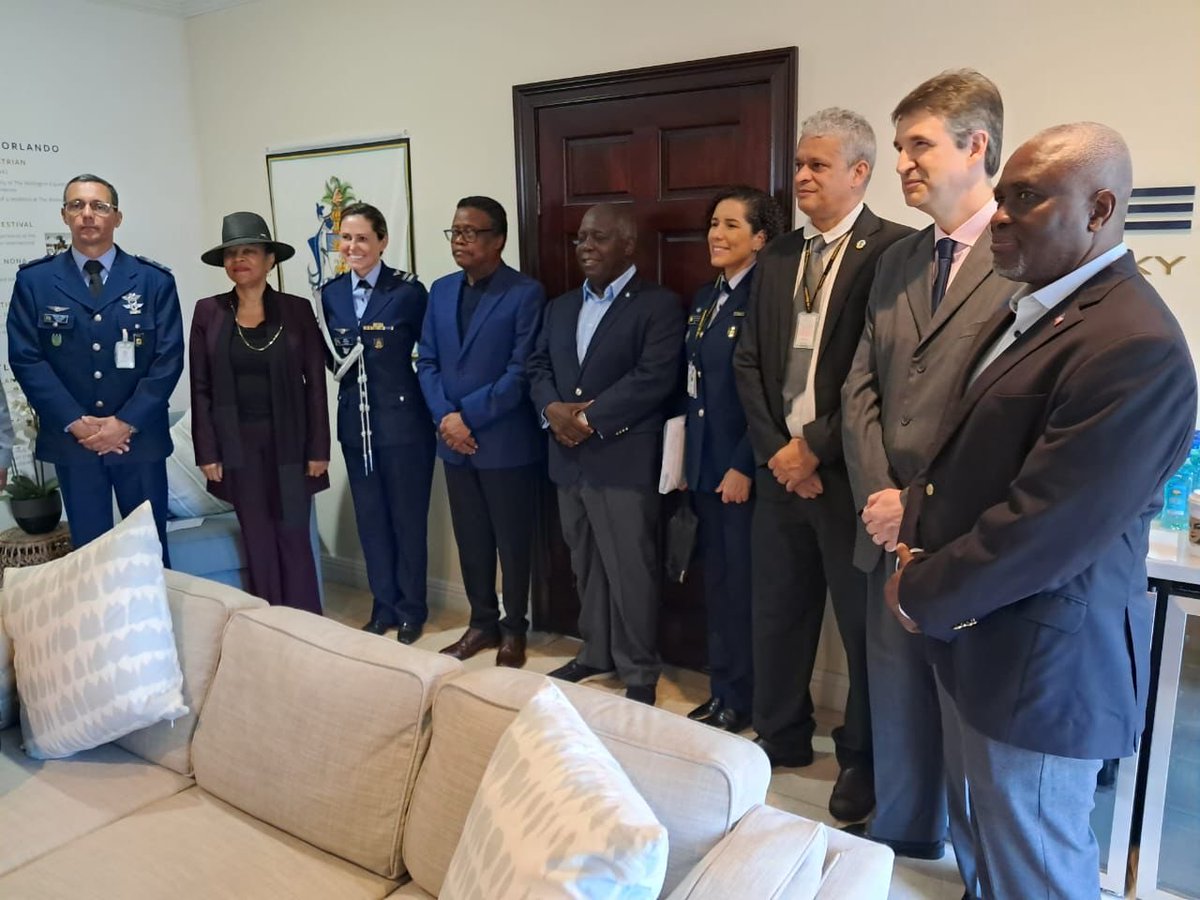 Fritzalphonsej's tweet image. [12/06/2025 1:41:09 PM] Fritz Alphonse Jean: Discussions préliminaires avec le Premier ministre des Bahamas, Philip Davis, avant le sommet Caraibe/Brésil, sur la situation sécuritaire en Haïti et les conséquences de la criminalité transnationale. C était aussi l’occasion d…