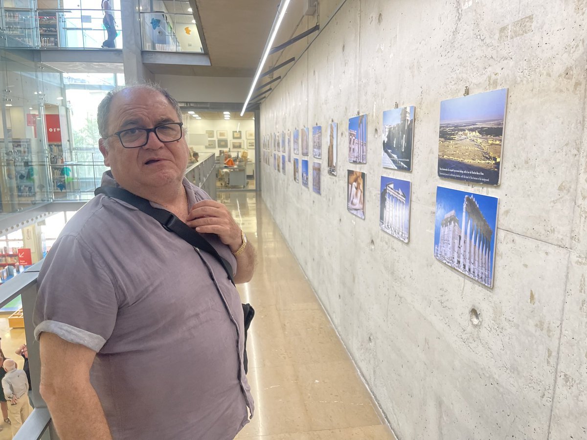 📷 Torna l’exposició “Palmira, la ciutat de Zenòbita” de Joan Hilari Muñoz, ara com a homenatge pòstum.
Un viatge a una ciutat destruïda que ell va saber preservar amb la mirada.
Gràcies per tant, Joan Hilari. 🕯️
#JoanHilariMuñoz #Palmira #InMemoriam <a href="/bibliotecamd/">Biblioteca Tortosa</a> <a href="/marilleixa/">Mar Lleixà Fortuño</a>