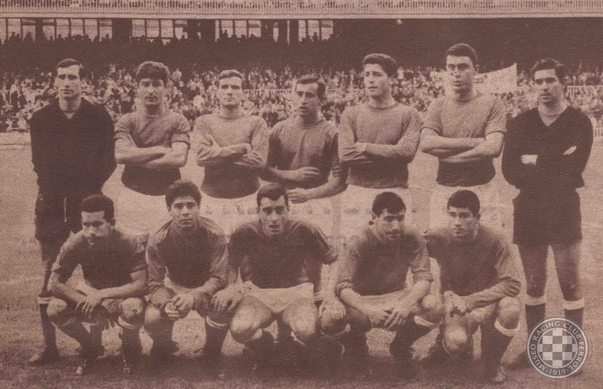 Se cumplen hoy 59 años de esta imagen.
En el Nou Camp, y tras varios intentos fallidos, nuestro <a href="/racingferrolsad/">Racing Club Ferrol</a> retornaba a Segunda división al vencer por 0-2 al <a href="/uesants/">UE Sants</a> con goles de Sornichero y Costoya.
