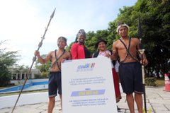 RadioElite997's tweet image. USD 40 millones para fortalecer a las organizaciones indígenas, afroecuatorianas y montubias en todo el país. 🇪🇨 El presidente @DanielNoboaOk lideró la entrega de USD 800 mil no reembolsables como parte del proyecto #Profecpiam.   Estos recursos permitirán promover el…