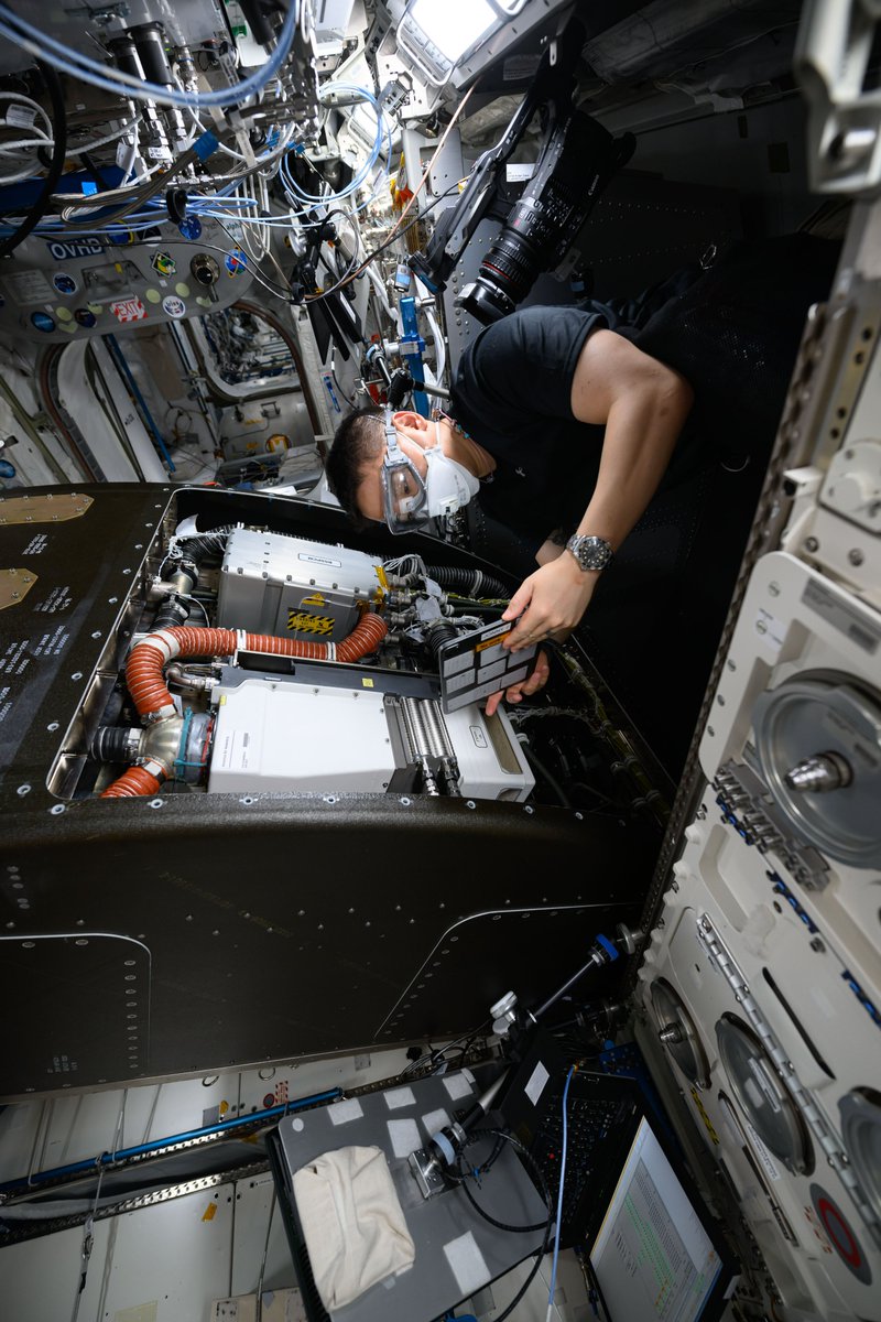 JonnyKimUSA's tweet image. M+62: We don’t work behind payload racks often, but sometimes maintenance calls for it.
In this case, cleaning out air filters and inspecting seals, and replacing chipsets in our servers, all with the assistance of Mission Control following along with live video.
One thing…