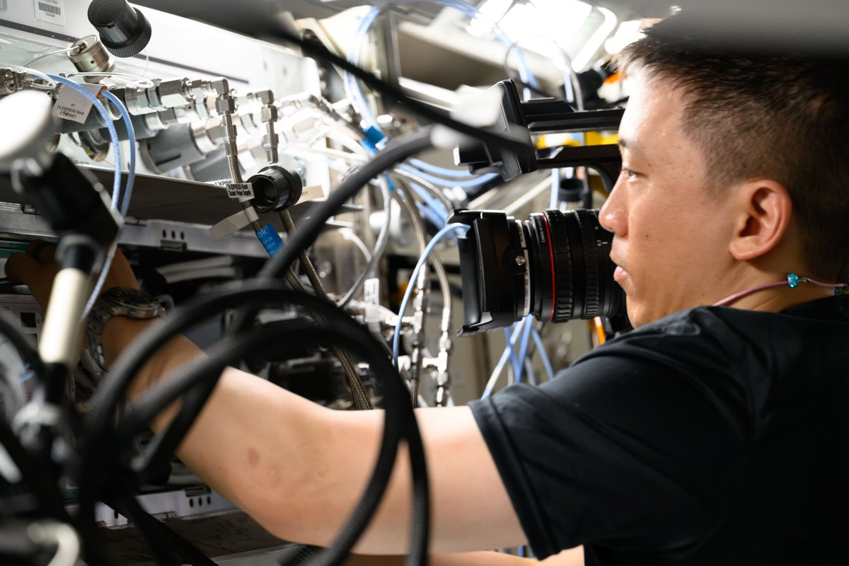 JonnyKimUSA's tweet image. M+62: We don’t work behind payload racks often, but sometimes maintenance calls for it.
In this case, cleaning out air filters and inspecting seals, and replacing chipsets in our servers, all with the assistance of Mission Control following along with live video.
One thing…