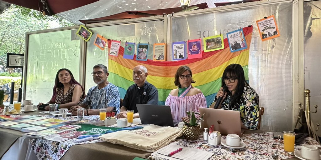 #AmarEsDiversidad El día de hoy presentamos en Querétaro nuestra campaña “Otra Mirada Católica de la Diversidad”, la cual busca difundir narrativas religiosas incluyentes, respetuosas y no discriminatorias hacia las personas LGBTIQ+

Con la participación de <a href="/CAFIS_AC/">CAFIS AC</a>