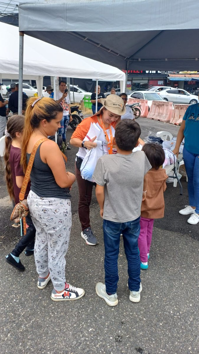 🧡 Paso Canoas, Panamá
Junto a aliados, brindamos ayuda humanitaria a personas migrantes en retorno y alta vulnerabilidad.

📍Entregamos:
✔ Kits de higiene y ropa
✔ Artículos para NNA entre otos. 
Seguimos protegiendo a la niñez migrante. Su bienestar no conoce fronteras.