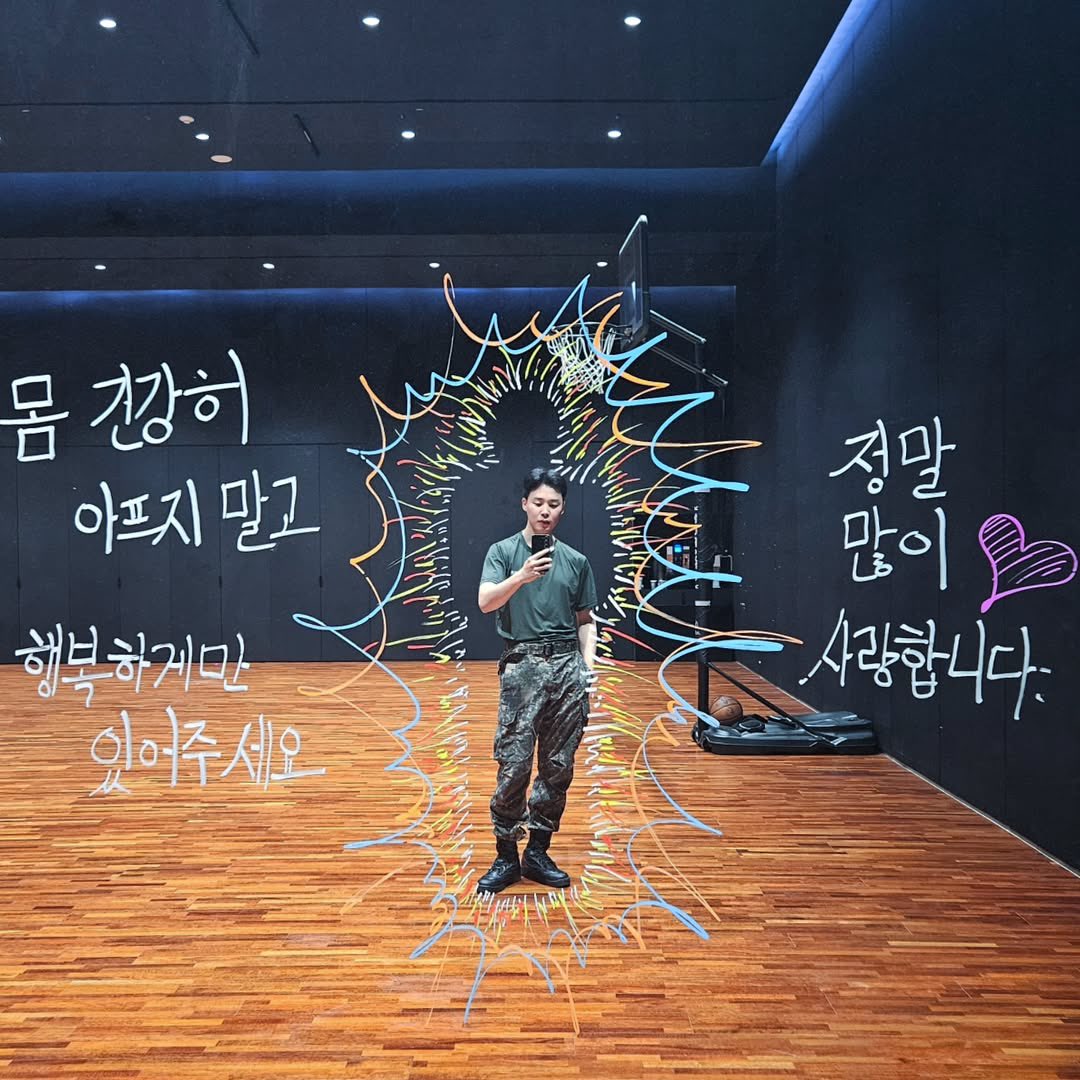 USBTSARMY's tweet photo. j.m | ๐ธ
๐
#Jimin has returned to IG
#WelcomeBackJimin https://t.co/hAZ42g51q4