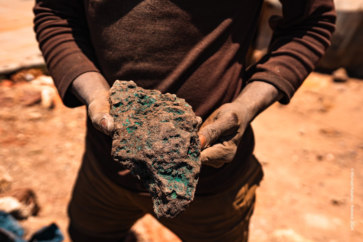 ebuteli's tweet image. 💡Analyse | Minerais stratégiques en #RDC : pourquoi la gouvernance freine le développement

À l&apos;occasion de la @drcminingweek à #Lubumbashi, notre blog interroge le paradoxe minier congolais : richesses extrêmes, pauvreté persistante. 

Par @jimkamene 

🔗bit.ly/blog-ebuteli-m…