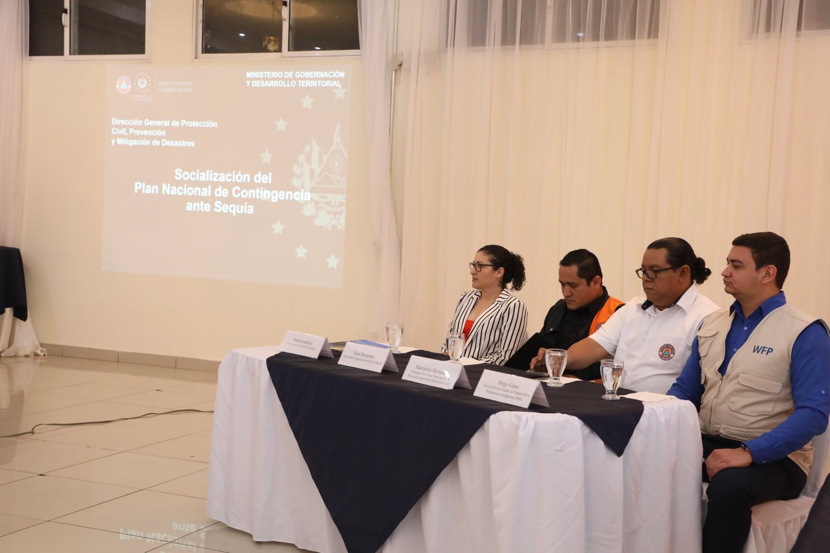 WFP_SV's tweet image. ¡La preparación salva vidas! 🚨🌾

Hoy, junto a @PROCIVILSV y @FAOElSalvador, presentamos el Plan Nacional de Contingencia ante Sequía 🌱

Una herramienta para fortalecer la preparación del país y proteger los medios de vida y la seguridad alimentaria ante las sequías.