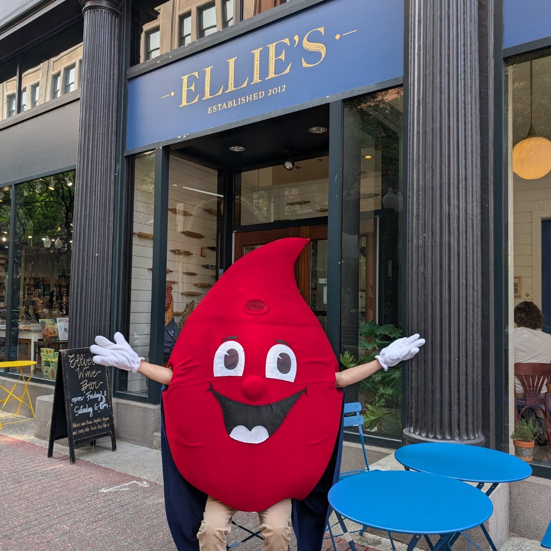 RIBloodCenter's tweet image. Captain Hemoglobin is out and about, savoring the flavors of PVD! 🥗
Stop by to donate at any drive or donor center this June and be entered to win a pair of tickets to Rhode Island Red Food Tours, Newport or Providence!
Schedule your appointment: bit.ly/4juhYXe