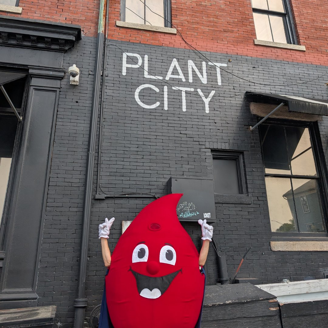 RIBloodCenter's tweet image. Captain Hemoglobin is out and about, savoring the flavors of PVD! 🥗
Stop by to donate at any drive or donor center this June and be entered to win a pair of tickets to Rhode Island Red Food Tours, Newport or Providence!
Schedule your appointment: bit.ly/4juhYXe