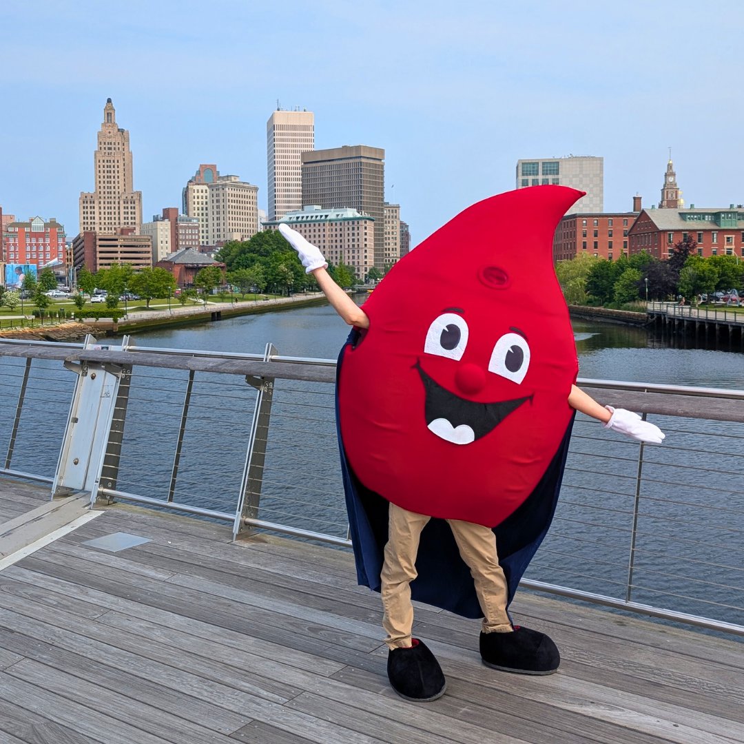 RIBloodCenter's tweet image. Captain Hemoglobin is out and about, savoring the flavors of PVD! 🥗
Stop by to donate at any drive or donor center this June and be entered to win a pair of tickets to Rhode Island Red Food Tours, Newport or Providence!
Schedule your appointment: bit.ly/4juhYXe