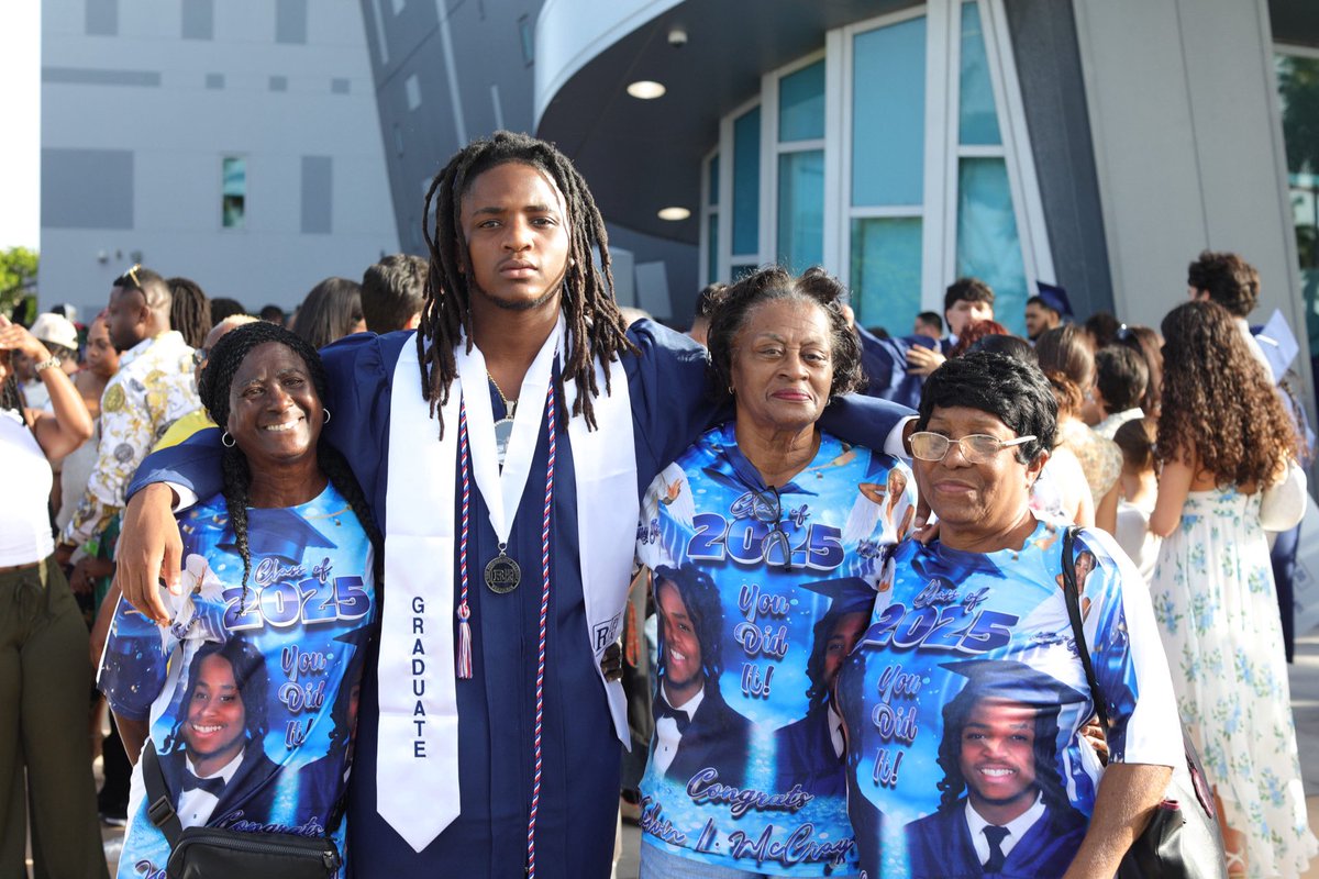 graduation was a success on to the next level 🙌🏽🙌🏽🙏🏽🙏🏽