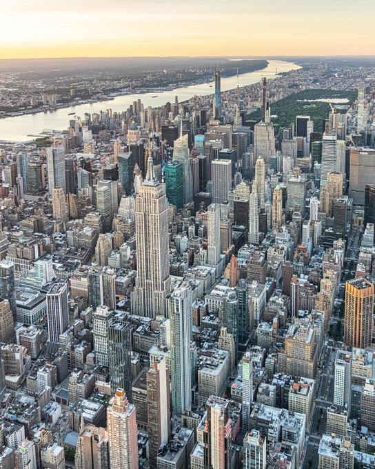 Empire State Building (@empirestatebldg) on Twitter photo This city is for you
📷: mingomatic/IG This city is for you
📷: mingomatic/IG