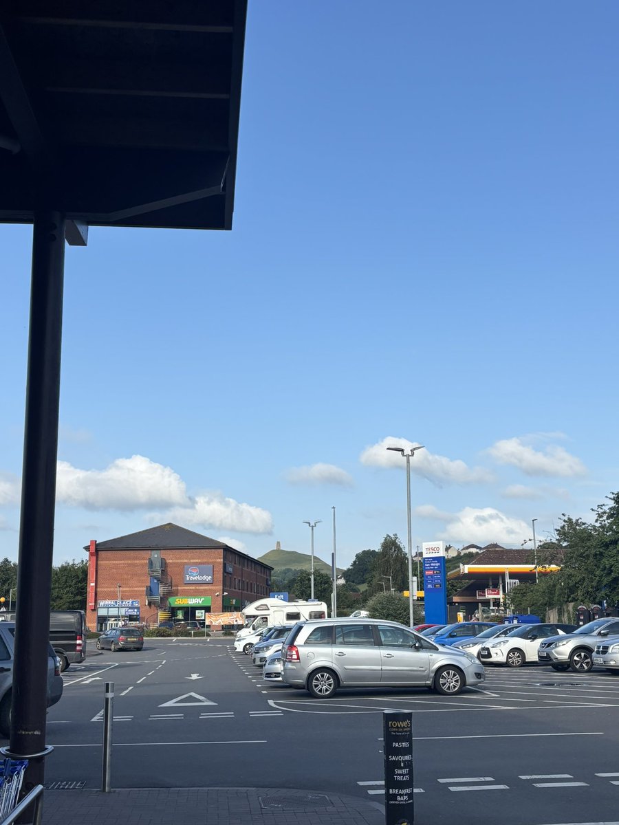 18:56 - Humid, after today’s heavy rain.
#Glastonbury #Weather