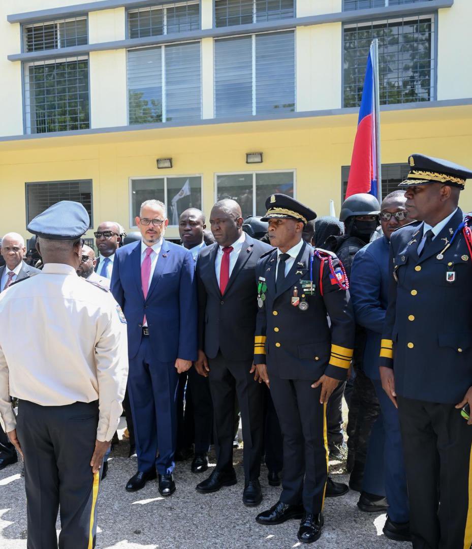 Sa fè 30 lane depi Polis nou an kanpe pou Pwoteje ak Sèvi popilasyon an, jan deviz enstitisyon an mandel. Nan okazyon fèt sila a, mwen remèsye epi salye tout polisye ki pa sispann sakrifye yo chak jou pou konbat gang ak zam k ap simen latwoublay nan mitan popilasyon an. Nan sans