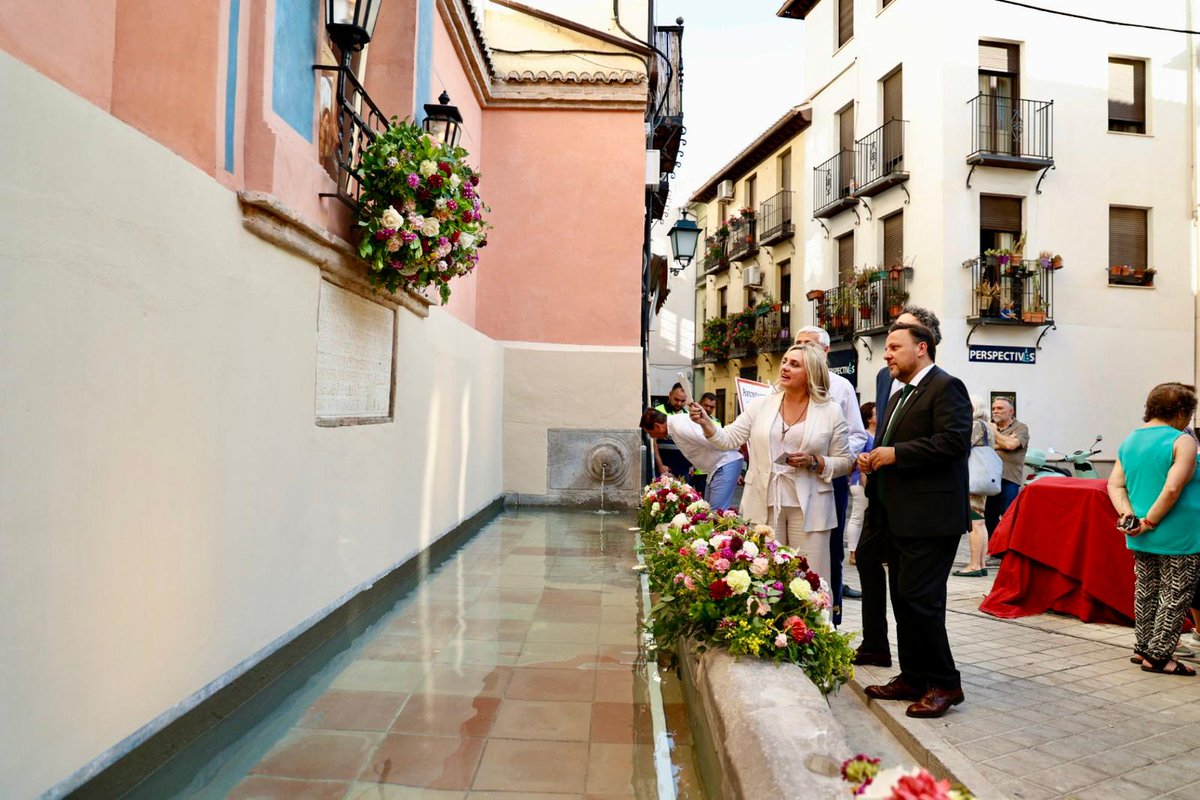 ✅ Inauguramos la restauración del Pilar de la Virgen de las Angustias de la Calle Elvira, datado de 1671

Gracias al trabajo realizado de <a href="/aytogr/">Ayuntamiento de Granada</a> y @emasagra podremos descubrir la recuperación de una de las estampas mas antiguas y emblemáticas de nuestra #Granada

Actuaciones