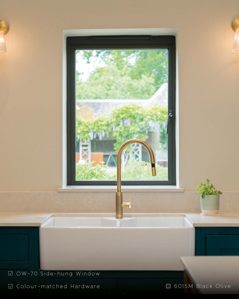 Our OW-70 window in RAL 6015 Black Olive brings a refined touch of sophistication to this traditional English country home. Combining durability with timeless elegance, the rich green hue pairs beautifully with brass accents in the surrounding interiors...✨🤩
#OriginWindows