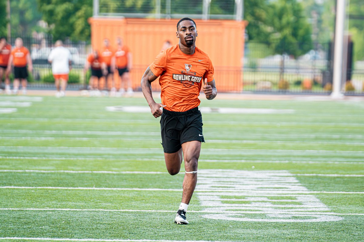 BGSU Football (@bg_football) on Twitter photo 𝙏𝙝𝙪𝙧𝙨𝙙𝙖𝙮 𝙋𝙪𝙧𝙨𝙪𝙞𝙩 🏋️♂️🏃♂️
#GUTS x #AyZiggy 🟠🟤 𝙏𝙝𝙪𝙧𝙨𝙙𝙖𝙮 𝙋𝙪𝙧𝙨𝙪𝙞𝙩 🏋️♂️🏃♂️
#GUTS x #AyZiggy 🟠🟤